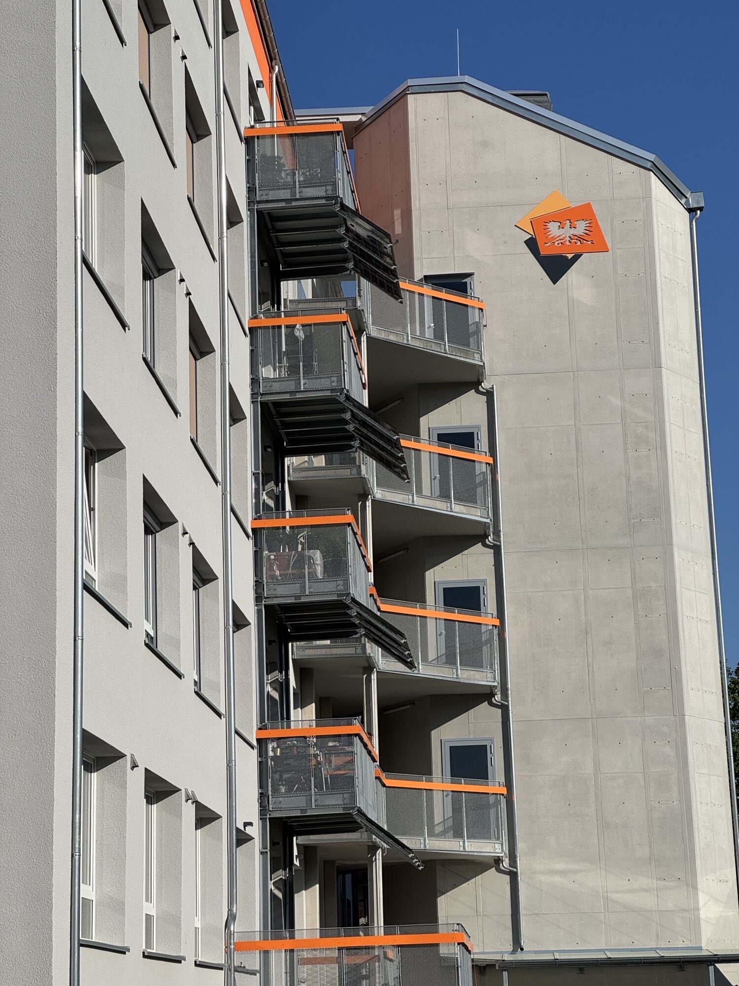 Fassade aufgewertet mit Betonkosmetik – Betonfläche stimmig und sauber umgesetzt.